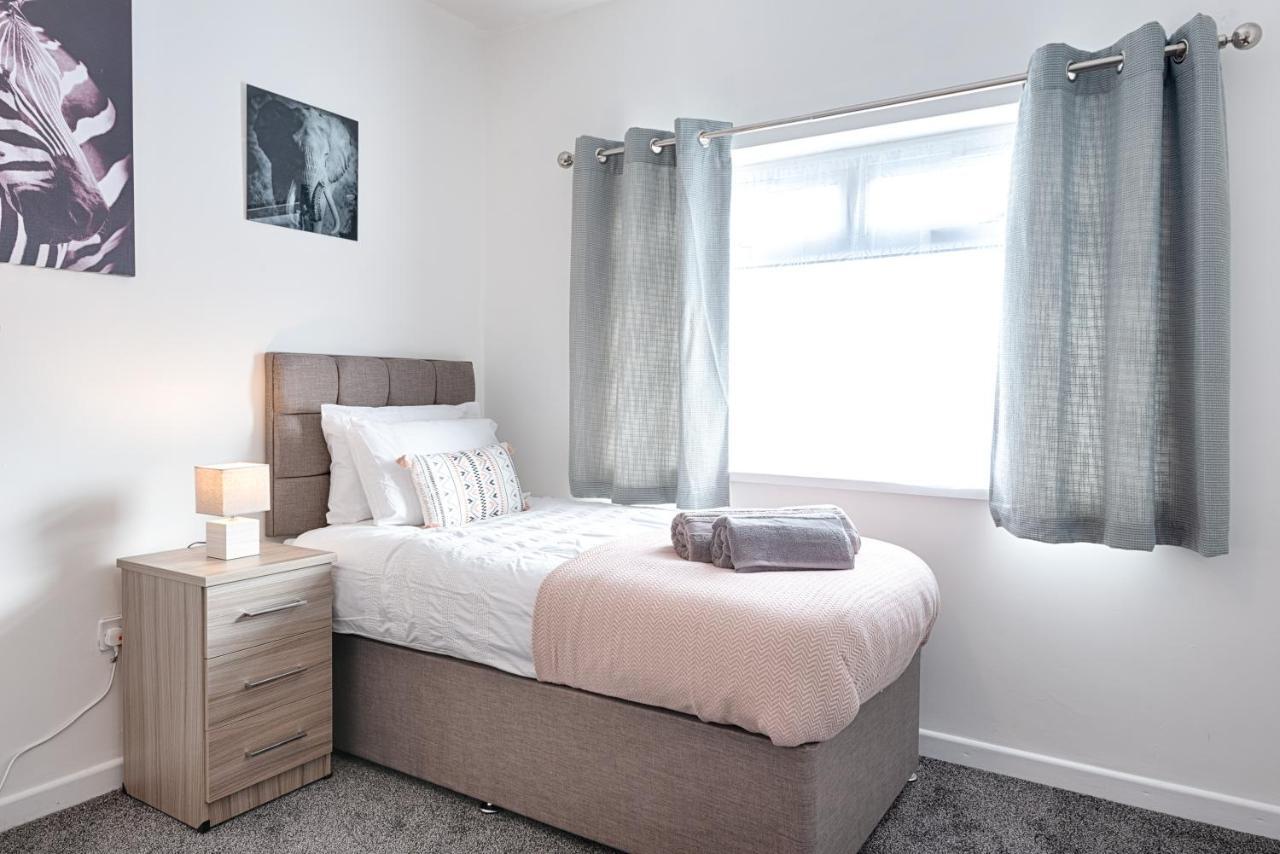 Free Parking, Spacious Rooms, Smart Tv'S All Rooms Swansea Extérieur photo
