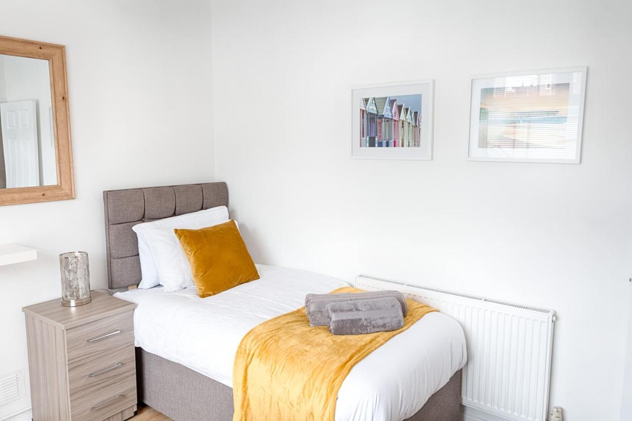 Free Parking, Spacious Rooms, Smart Tv'S All Rooms Swansea Extérieur photo